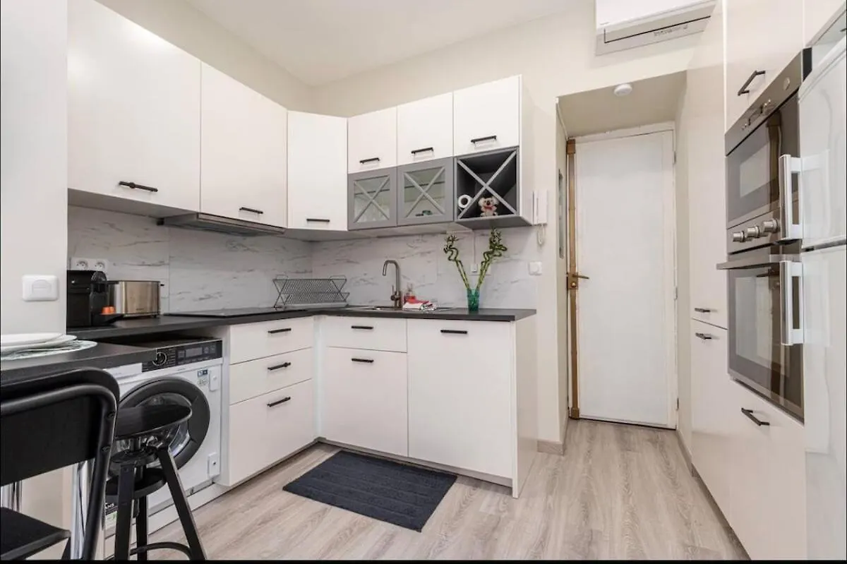 1 Bed, Center Of Nice With Ac