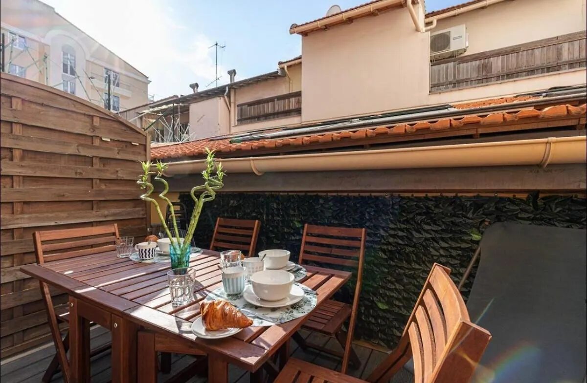 1 Bed, Center Of Nice With Ac 0*,