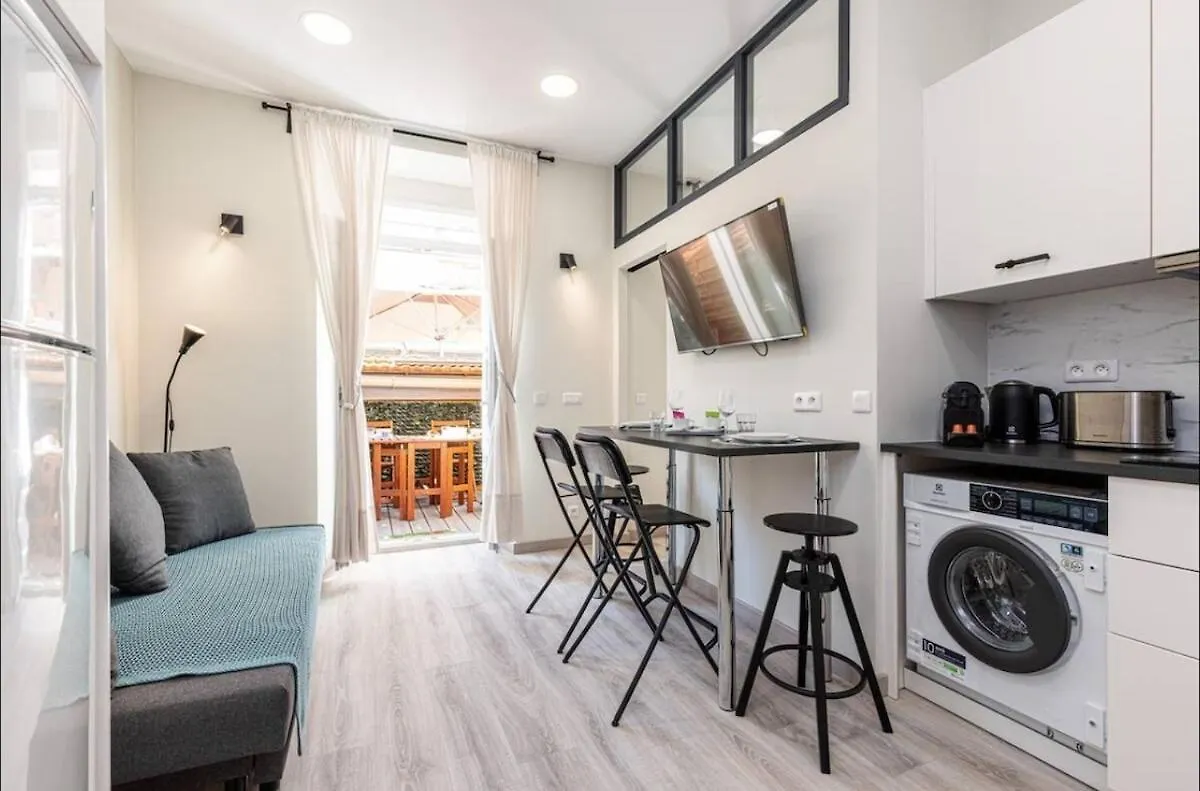 1 Bed, Center Of Nice With Ac